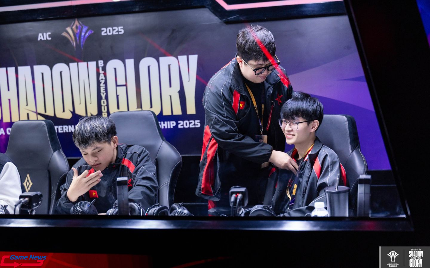 Các fan hâm mộ có thể theo dõi các trận đấu trực tiếp qua fanpage chính thức của Liên quân Mobile